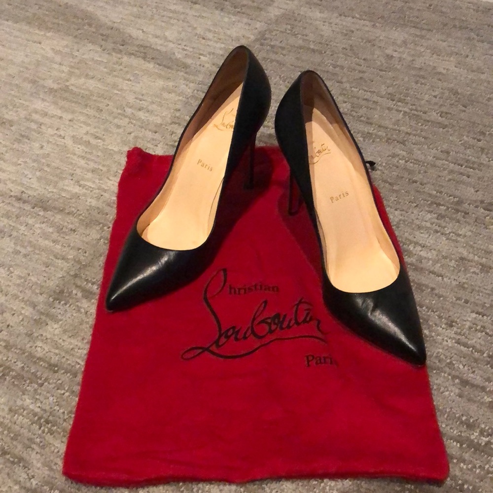 AUTH Christian Louboutin Pigalle